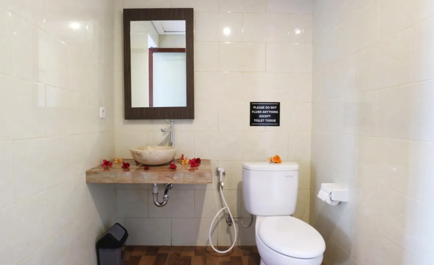 Bali-shanti-guesthouse-bathroom.png