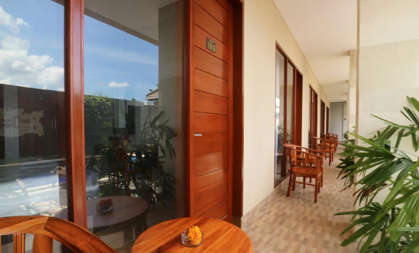 Bali-shanti-guesthouse-outside-room.png
