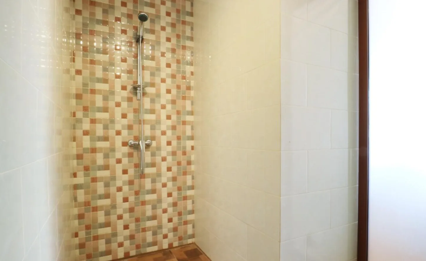 Bali-shanti-guesthouse-shower.png