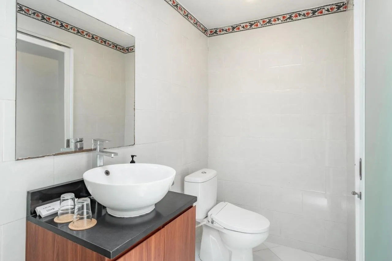 bathroom1.jpg