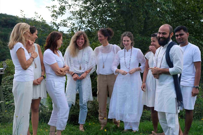 Who are the lead teachers, and what are their qualifications?